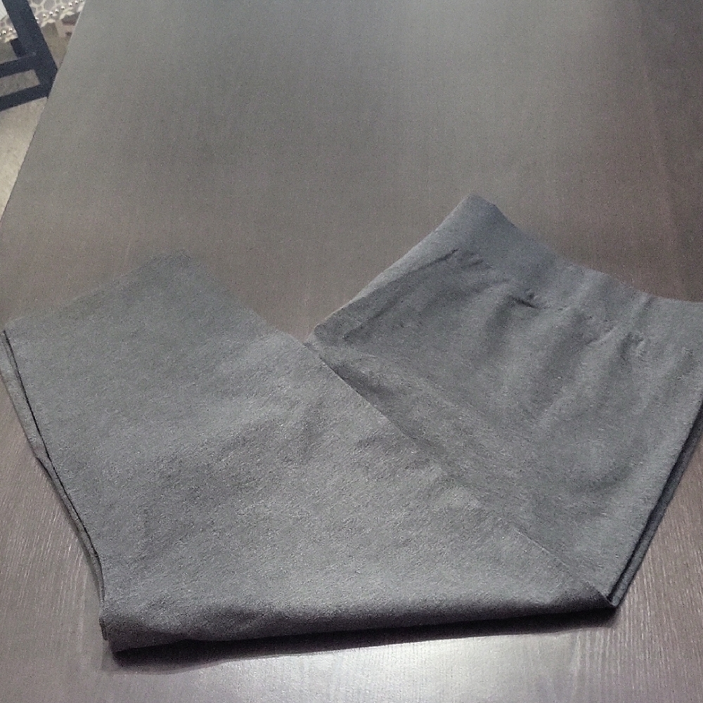 Amazon NWT Charcoal Gray Hi Rise Capri  Leggings